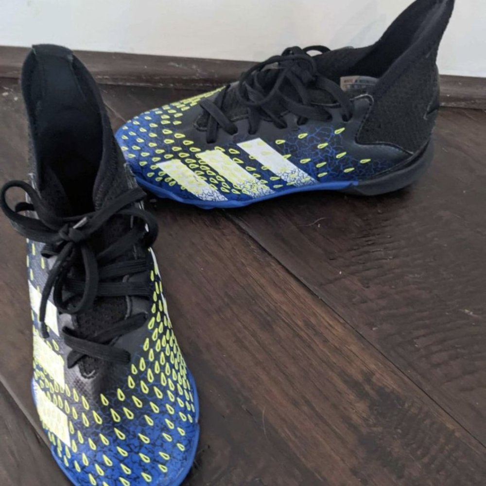 Kids soccer Shoes